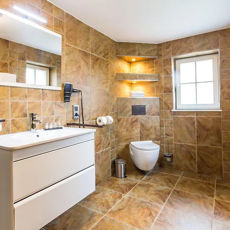 Adelhoff Aparthotel 4*